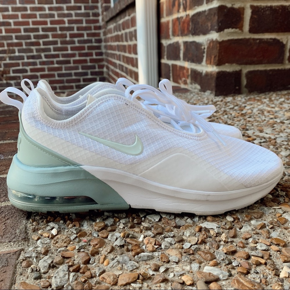Women’s Nike Air Max Motion 2 Sneakers